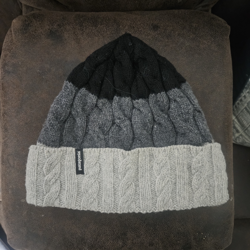 Patagonia Cable Knit Beanie Hat Gray Black Fleece Lined